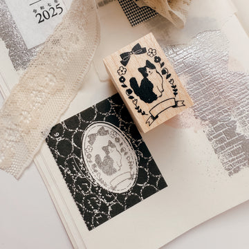 Kin.iro.hitode rubber stamp - cat and wreath