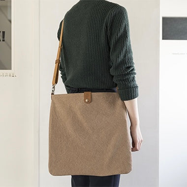 Traveler’s Factory Canvas Shoulder Bag <M> beige color