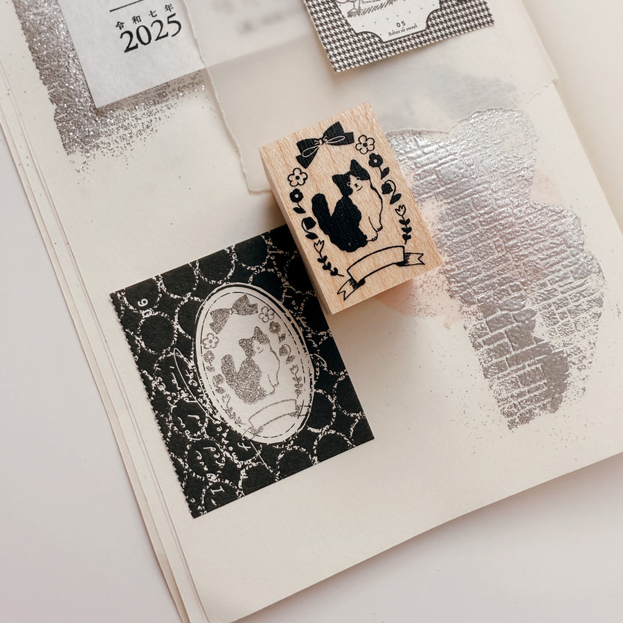 Kin.iro.hitode rubber stamp - cat and wreath