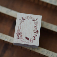Ivysnow rubber stamp - whispering garden frame