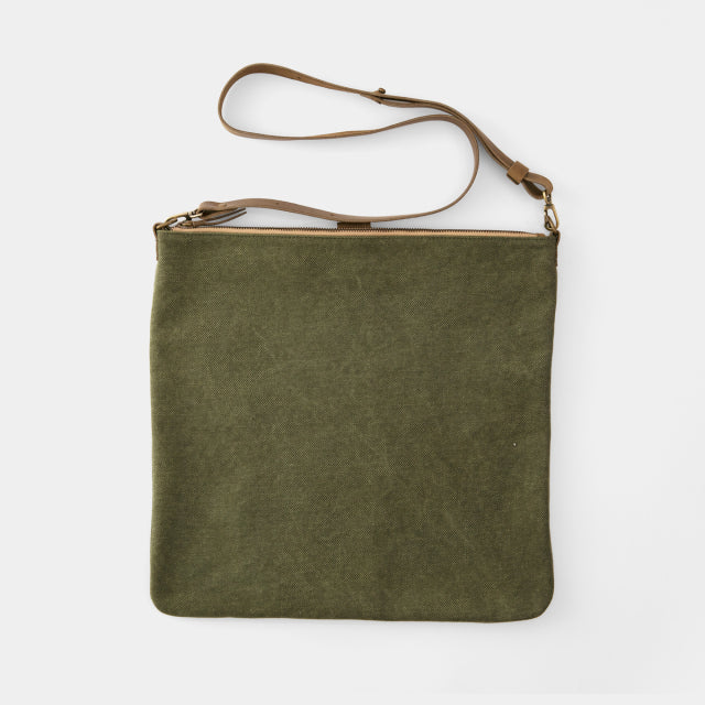 Traveler’s Factory Canvas Shoulder Bag <M> Olive color