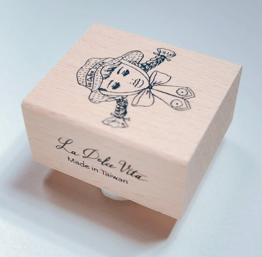 LDV straw hat with ribbon girl rubber stamp